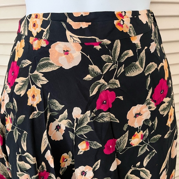 Fuda washable silk wrap skirt 36” long black w/ bright flowers (M) waist adjusts - Picture 3 of 5